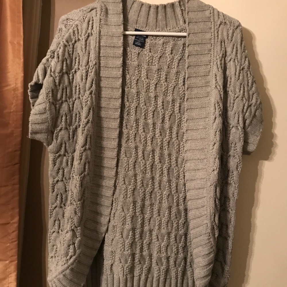 Short sleeve sweater